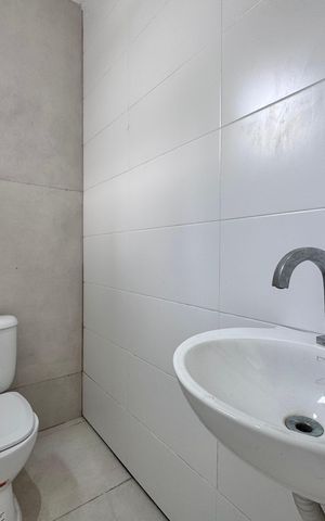 Apartamento à venda com 660m², 5 quartos e 3 vagas Apartamento à venda com 660m², 5 quartos e 3 vagasÁrea externa - Lavabo