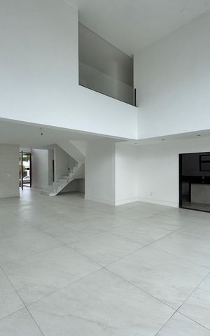 Apartamento à venda com 660m², 5 quartos e 3 vagas Apartamento à venda com 660m², 5 quartos e 3 vagasSala