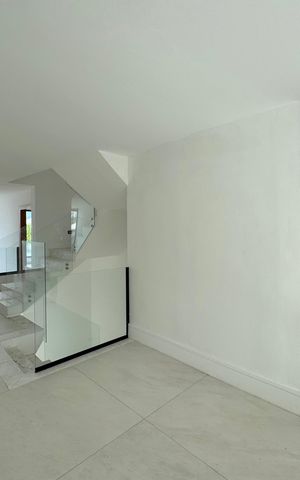 Apartamento à venda com 660m², 5 quartos e 3 vagas Apartamento à venda com 660m², 5 quartos e 3 vagasSala
