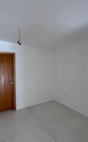 Apartamento à venda com 660m², 5 quartos e 3 vagas Apartamento à venda com 660m², 5 quartos e 3 vagasSuíte 1 Master - Closet