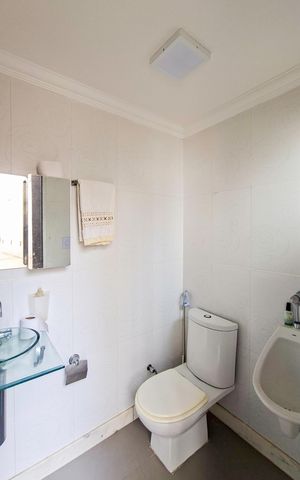 Apartamento para alugar com 220m², 3 quartos e 2 vagas Apartamento para alugar com 220m², 3 quartos e 2 vagasLavabo 2