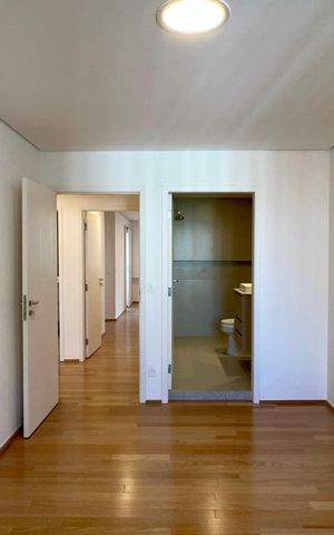 Apartamento à venda com 134m², 3 quartos e 2 vagas Apartamento à venda com 134m², 3 quartos e 2 vagasSuíte 1