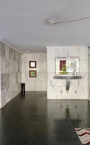 Apartamento à venda com 134m², 3 quartos e 2 vagas Apartamento à venda com 134m², 3 quartos e 2 vagasHall de entrada
