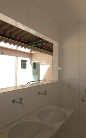 Casa para alugar com 60m², 2 quartos e 1 vagaÁrea de Serviço