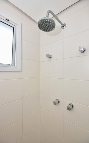 Apartamento para alugar com 113m², 3 quartos e 2 vagasChuveiro do Banheiro da Suíte