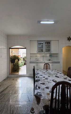 Casa à venda com 350m², 3 quartos e 4 vagas Casa à venda com 350m², 3 quartos e 4 vagasCozinha