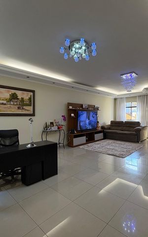 Casa à venda com 350m², 3 quartos e 4 vagas Casa à venda com 350m², 3 quartos e 4 vagasSala