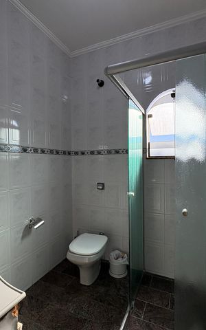 Casa à venda com 350m², 3 quartos e 4 vagas Casa à venda com 350m², 3 quartos e 4 vagasBanheiro