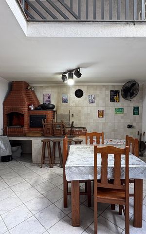 Casa à venda com 350m², 3 quartos e 4 vagas Casa à venda com 350m², 3 quartos e 4 vagasÁrea gourmet
