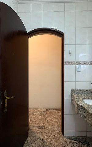 Casa à venda com 350m², 3 quartos e 4 vagas Casa à venda com 350m², 3 quartos e 4 vagasLavabo 2