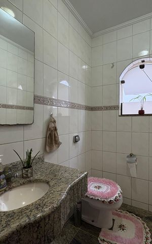 Casa à venda com 350m², 3 quartos e 4 vagas Casa à venda com 350m², 3 quartos e 4 vagasLavabo 2