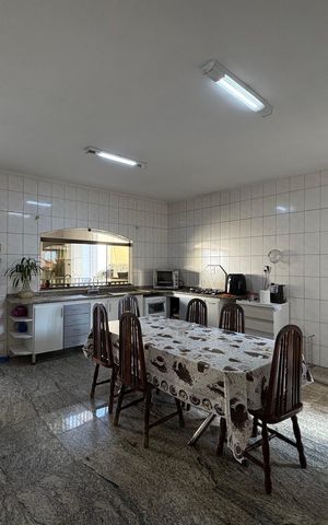 Casa à venda com 350m², 3 quartos e 4 vagas Casa à venda com 350m², 3 quartos e 4 vagasCozinha