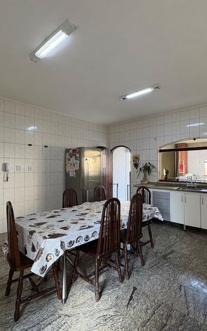 Casa à venda com 350m², 3 quartos e 4 vagas Casa à venda com 350m², 3 quartos e 4 vagasCozinha