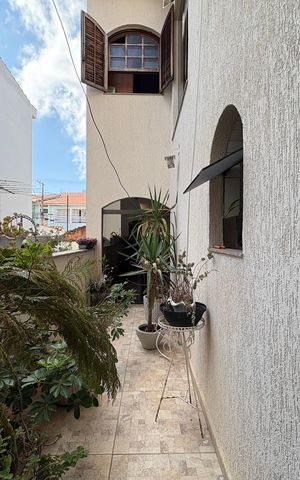 Casa à venda com 350m², 3 quartos e 4 vagas Casa à venda com 350m², 3 quartos e 4 vagasSala