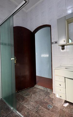 Casa à venda com 350m², 3 quartos e 4 vagas Casa à venda com 350m², 3 quartos e 4 vagasBanheiro