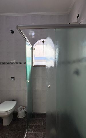 Casa à venda com 350m², 3 quartos e 4 vagas Casa à venda com 350m², 3 quartos e 4 vagasBanheiro
