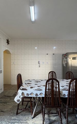 Casa à venda com 350m², 3 quartos e 4 vagas Casa à venda com 350m², 3 quartos e 4 vagasCozinha