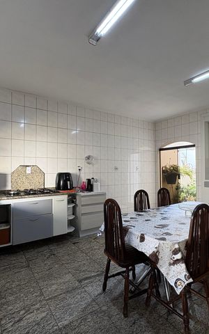 Casa à venda com 350m², 3 quartos e 4 vagas Casa à venda com 350m², 3 quartos e 4 vagasCozinha