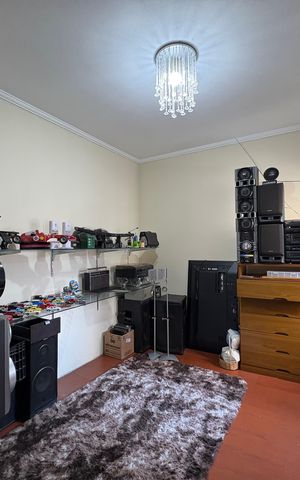Casa à venda com 350m², 3 quartos e 4 vagas Casa à venda com 350m², 3 quartos e 4 vagasQuarto 1