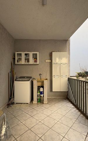 Casa à venda com 350m², 3 quartos e 4 vagas Casa à venda com 350m², 3 quartos e 4 vagasLavanderia
