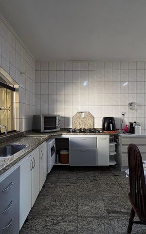 Casa à venda com 350m², 3 quartos e 4 vagas Casa à venda com 350m², 3 quartos e 4 vagasCozinha