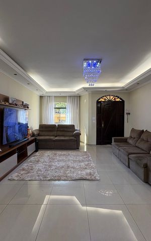 Casa à venda com 350m², 3 quartos e 4 vagas Casa à venda com 350m², 3 quartos e 4 vagasSala