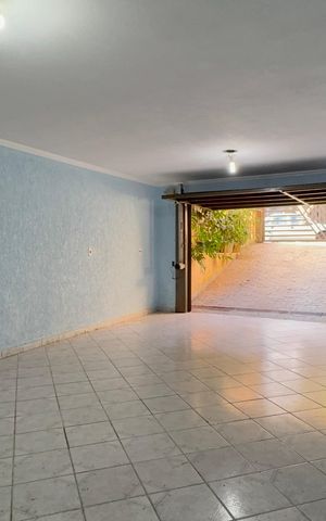 Casa à venda com 350m², 3 quartos e 4 vagas Casa à venda com 350m², 3 quartos e 4 vagasGaragem