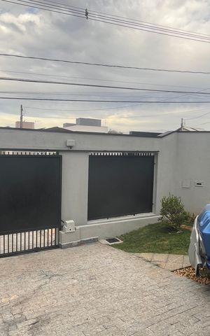 Casa à venda com 1000m², 5 quartos e 6 vagas Casa à venda com 1000m², 5 quartos e 6 vagasÁrea comum