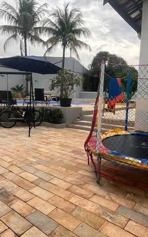 Casa à venda com 1000m², 5 quartos e 6 vagas Casa à venda com 1000m², 5 quartos e 6 vagasÁrea comum