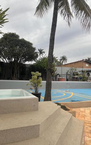 Casa à venda com 1000m², 5 quartos e 6 vagas Casa à venda com 1000m², 5 quartos e 6 vagasÁrea comum