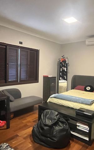 Casa à venda com 1000m², 5 quartos e 6 vagas Casa à venda com 1000m², 5 quartos e 6 vagasQuarto 1