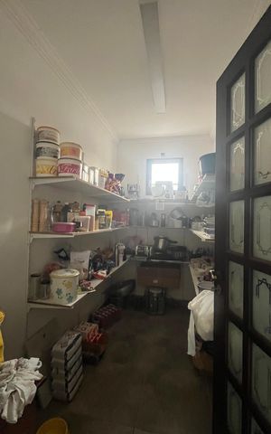 Casa à venda com 1000m², 5 quartos e 6 vagas Casa à venda com 1000m², 5 quartos e 6 vagasDespensa