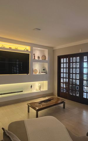 Casa à venda com 1000m², 5 quartos e 6 vagas Casa à venda com 1000m², 5 quartos e 6 vagasSala de Estar