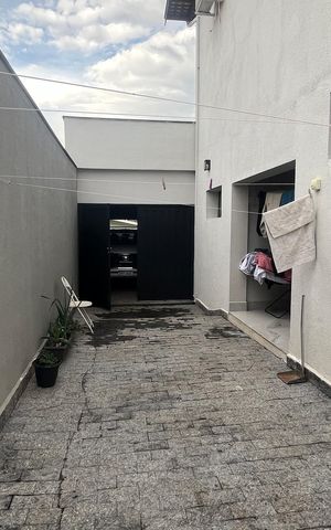 Casa à venda com 1000m², 5 quartos e 6 vagas Casa à venda com 1000m², 5 quartos e 6 vagasÁrea comum