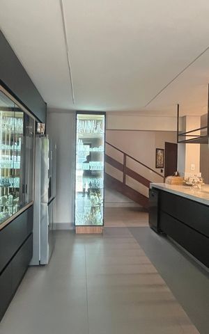 Casa à venda com 1000m², 5 quartos e 6 vagas Casa à venda com 1000m², 5 quartos e 6 vagasCozinha