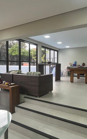 Casa à venda com 1000m², 5 quartos e 6 vagas Casa à venda com 1000m², 5 quartos e 6 vagasÁrea comum