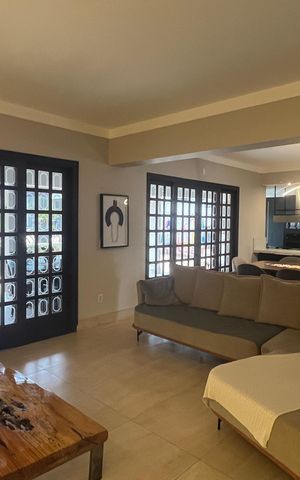 Casa à venda com 1000m², 5 quartos e 6 vagas Casa à venda com 1000m², 5 quartos e 6 vagasSala de Estar