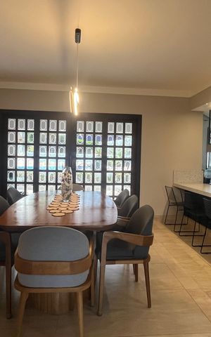 Casa à venda com 1000m², 5 quartos e 6 vagas Casa à venda com 1000m², 5 quartos e 6 vagasSala de Jantar