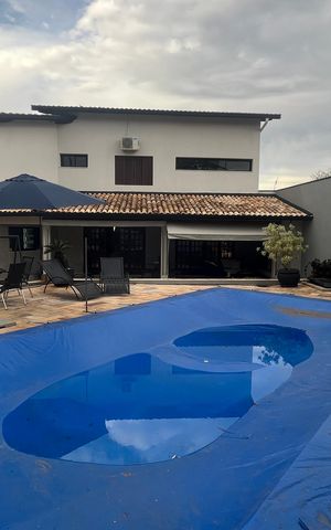 Casa à venda com 1000m², 5 quartos e 6 vagas Casa à venda com 1000m², 5 quartos e 6 vagasÁrea comum