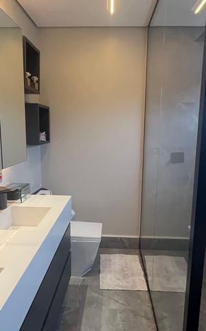 Casa à venda com 1000m², 5 quartos e 6 vagas Casa à venda com 1000m², 5 quartos e 6 vagasBanheiro Suíte 2