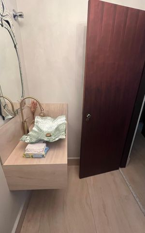 Casa à venda com 1000m², 5 quartos e 6 vagas Casa à venda com 1000m², 5 quartos e 6 vagasLavabo