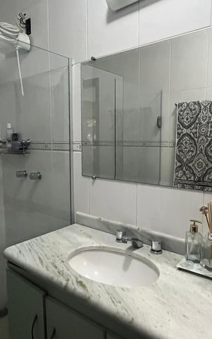 Casa à venda com 1000m², 5 quartos e 6 vagas Casa à venda com 1000m², 5 quartos e 6 vagasBanheiro Suíte 3