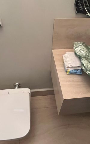 Casa à venda com 1000m², 5 quartos e 6 vagas Casa à venda com 1000m², 5 quartos e 6 vagasLavabo