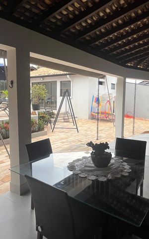 Casa à venda com 1000m², 5 quartos e 6 vagas Casa à venda com 1000m², 5 quartos e 6 vagasÁrea comum