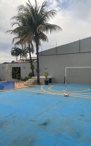 Casa à venda com 1000m², 5 quartos e 6 vagas Casa à venda com 1000m², 5 quartos e 6 vagasÁrea comum