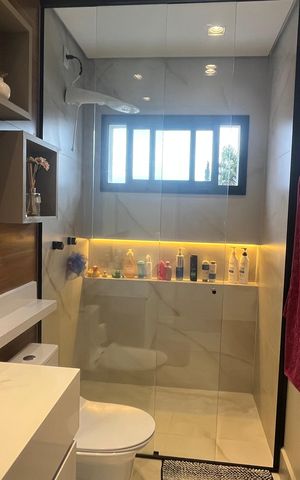 Casa à venda com 1000m², 5 quartos e 6 vagas Casa à venda com 1000m², 5 quartos e 6 vagasBanheiro