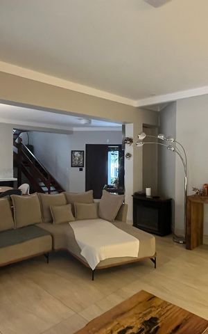 Casa à venda com 1000m², 5 quartos e 6 vagas Casa à venda com 1000m², 5 quartos e 6 vagasSala de Estar