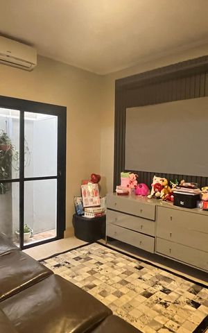 Casa à venda com 1000m², 5 quartos e 6 vagas Casa à venda com 1000m², 5 quartos e 6 vagasSala de TV
