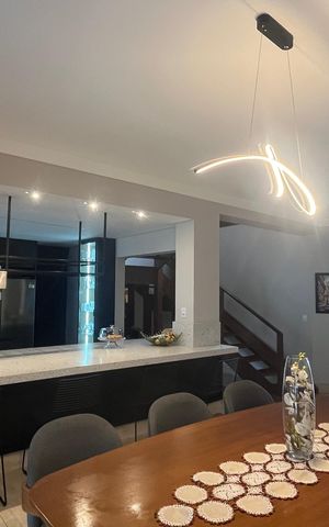 Casa à venda com 1000m², 5 quartos e 6 vagas Casa à venda com 1000m², 5 quartos e 6 vagasSala de Jantar