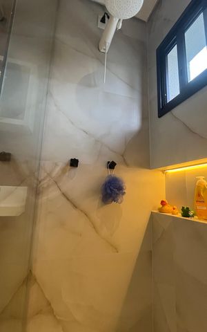 Casa à venda com 1000m², 5 quartos e 6 vagas Casa à venda com 1000m², 5 quartos e 6 vagasBanheiro